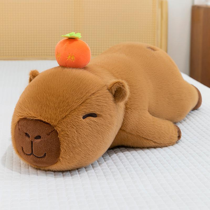 

Хорошие плюшевые игрушки в виде хурмы и капибары для девочек, длинные подушки-валики для сна для младенцев, подушки для сна на боку капи для украшения дома 60cm【0.53kg】