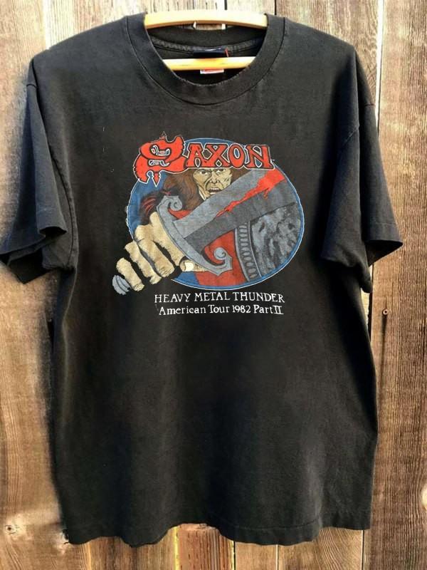 SAXON STRONG ARM OF THE LAW AMERICAN TOUR 1982 short sleeve black shirt KV38324 Unisex T-Shirt XXXXL