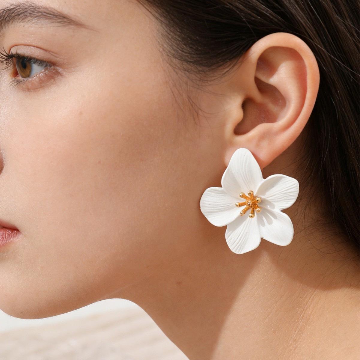 Exaggerated Floral Petal Stud Earrings - Trendy Statement Ear Ornaments for Women Stud