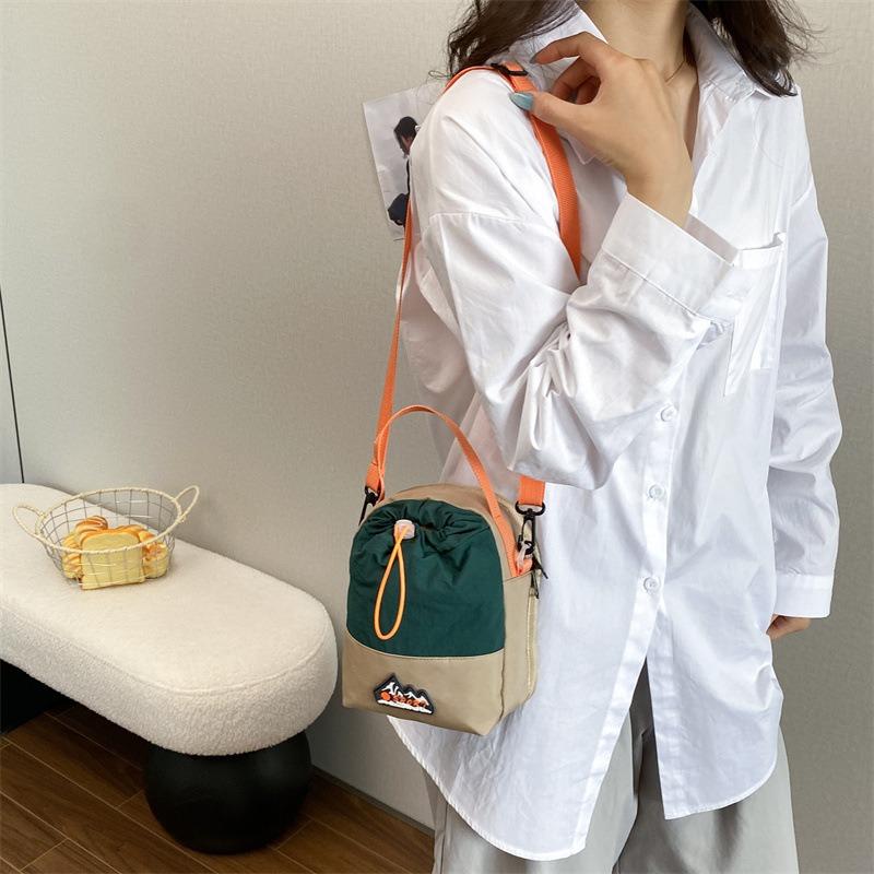 New High-value Outdoor Mountaineering Multi-purpose Messenger Kettle Bag, Women's Outdoor Leisure Walking Light Mobile Phone Bag