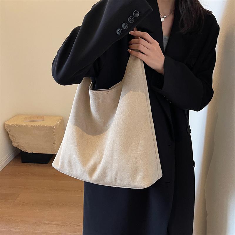 

2026 New Women s Bag Retro Soft-faced Suede Bag Women s Autumn and Winter Popular Large-capacity Shoulder Bag Popular Bucket Bag бежевий