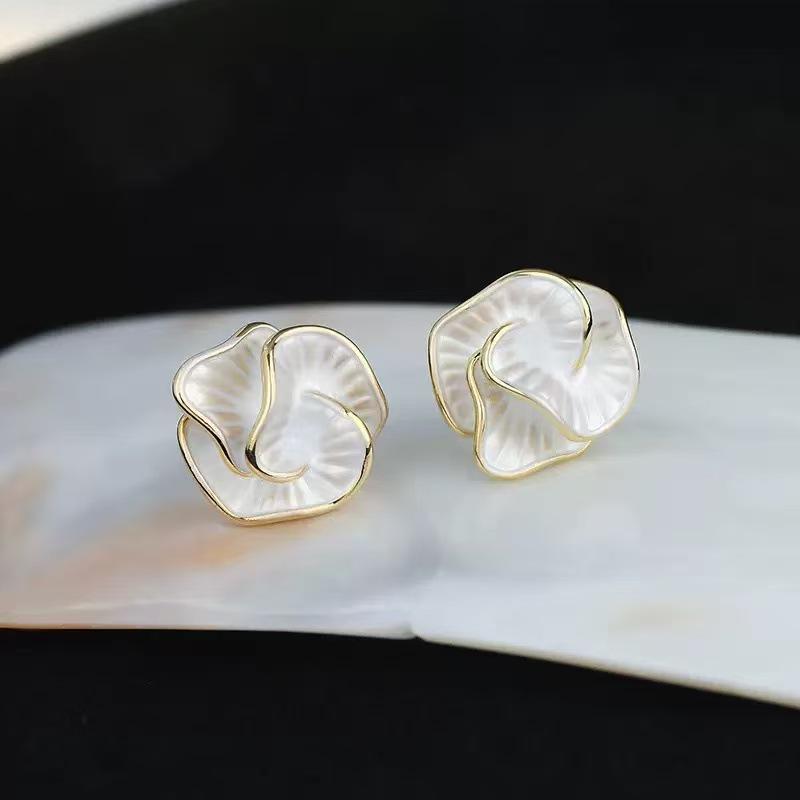 Trendy Retro náušnice s kaméliemi: Módní, Univerzální, Prémiový, Niche Design