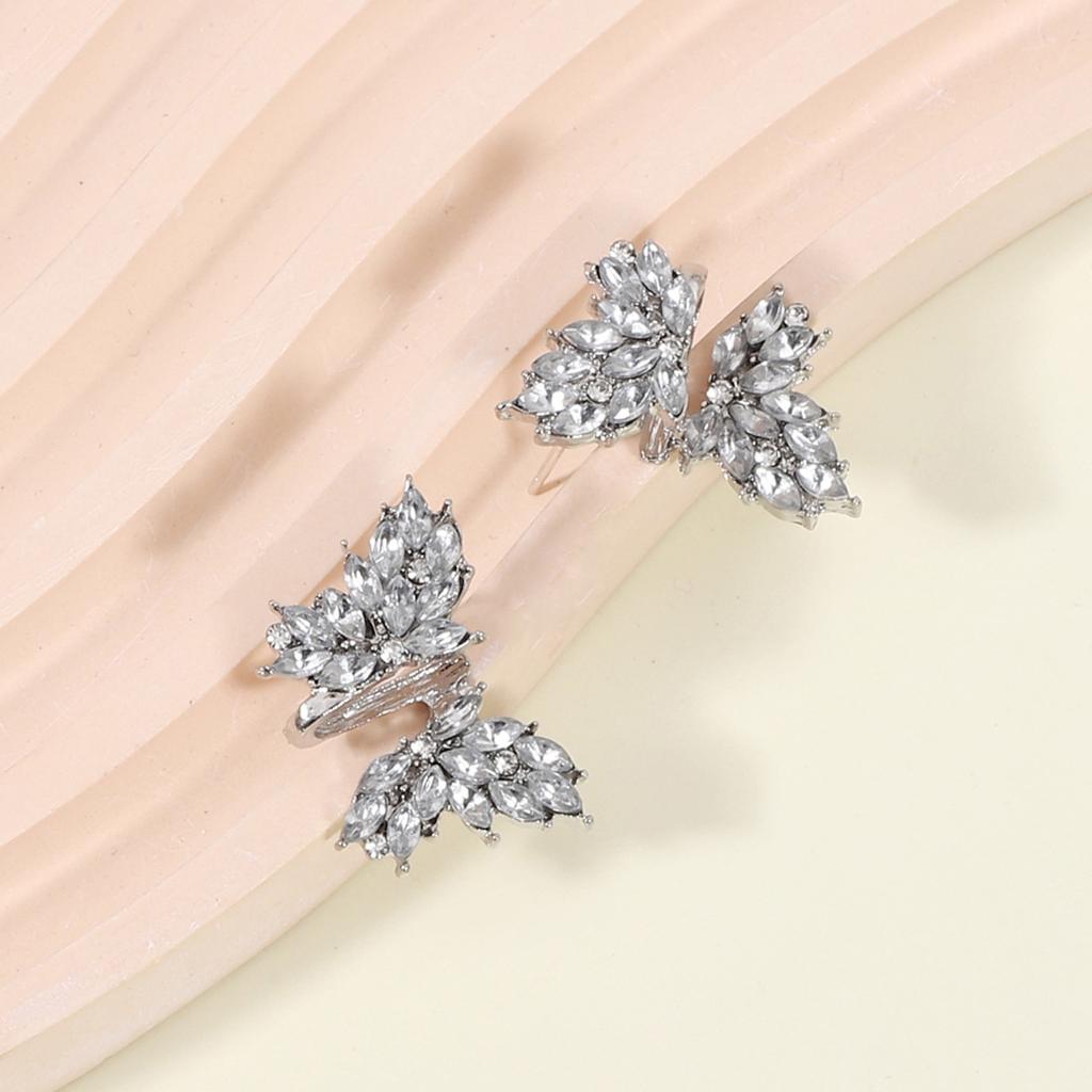 The New Korean Version of the Sparkling Diamond Butterfly Alloy Earrings Is a Light Luxury, High-end, Niche, Fashionable and Versatile Ear Accessory