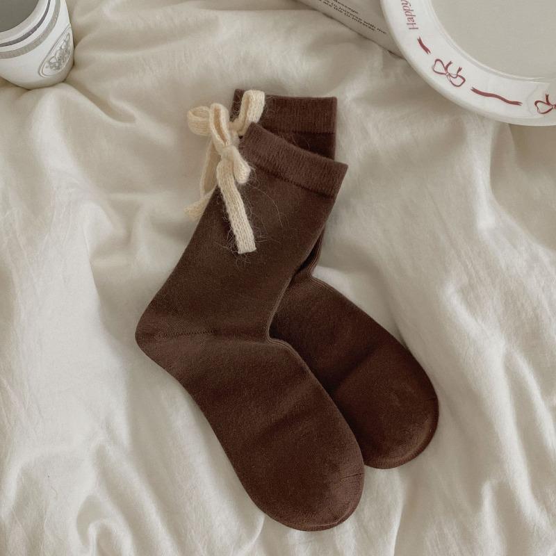 Boneless, Warm, Soft and Fluffy Rabbit Fleece Solid Color Socks for Autumn and Winter. Sweet and Contrasting Color Mid-calf with A Bow At The Back