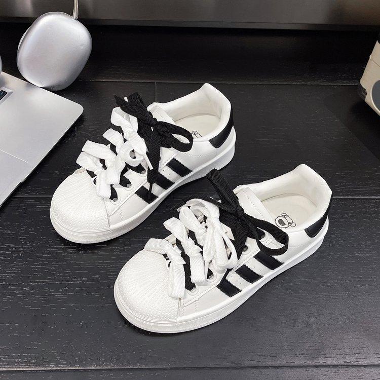 

European station women s shoes 2025 spring new leather thick-soled warm heightening casual shoes versatile sports thickened board shoes 35