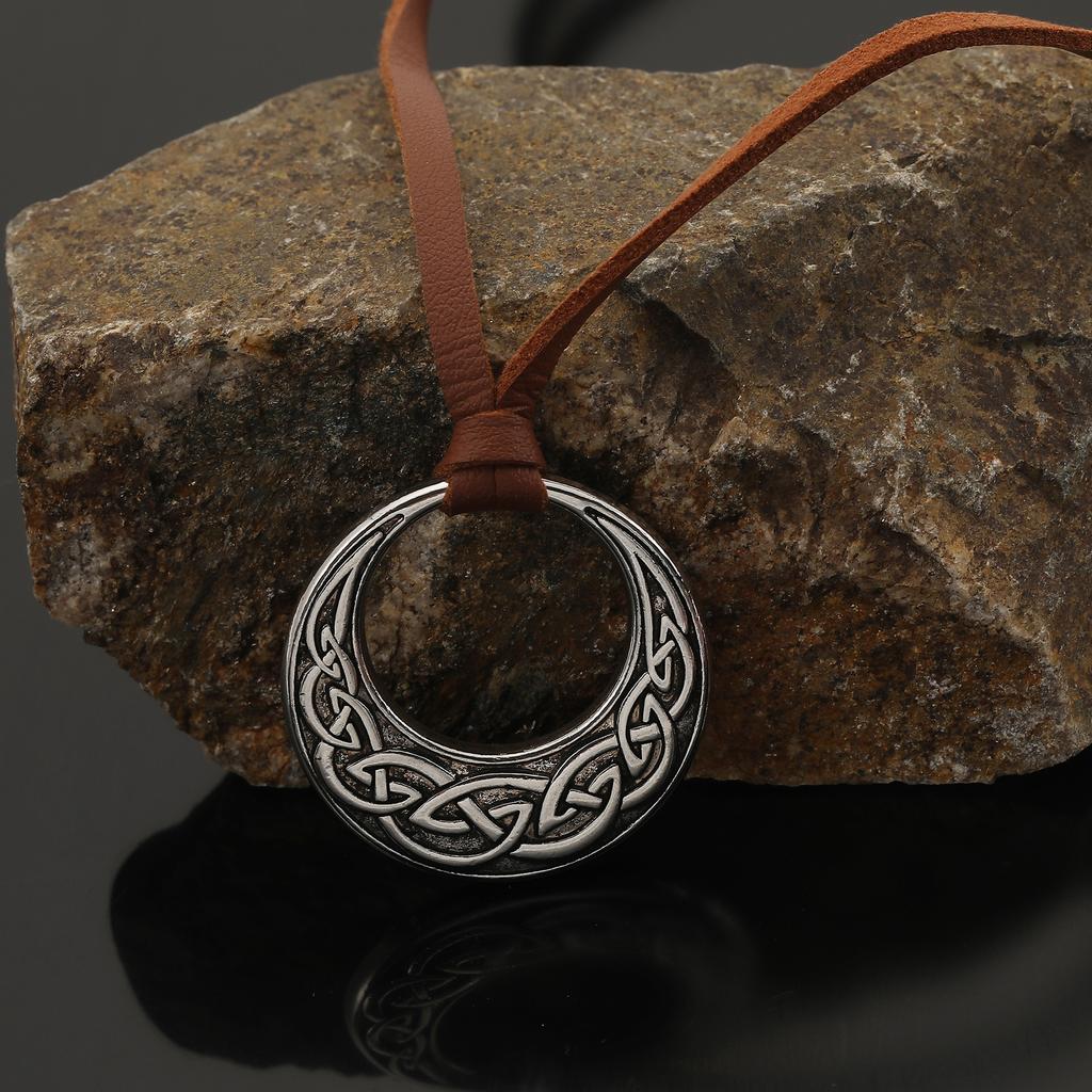 Vintage Viking Celtic Knot Pendant Necklace Adjustable Pu Leather Nordic Style Jewelry Fashion Accessories for Women Men