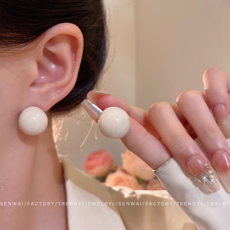 Silver Needle Cream Steamed Bread Earrings Femininity Geometric Circle Earrings Year Earrings