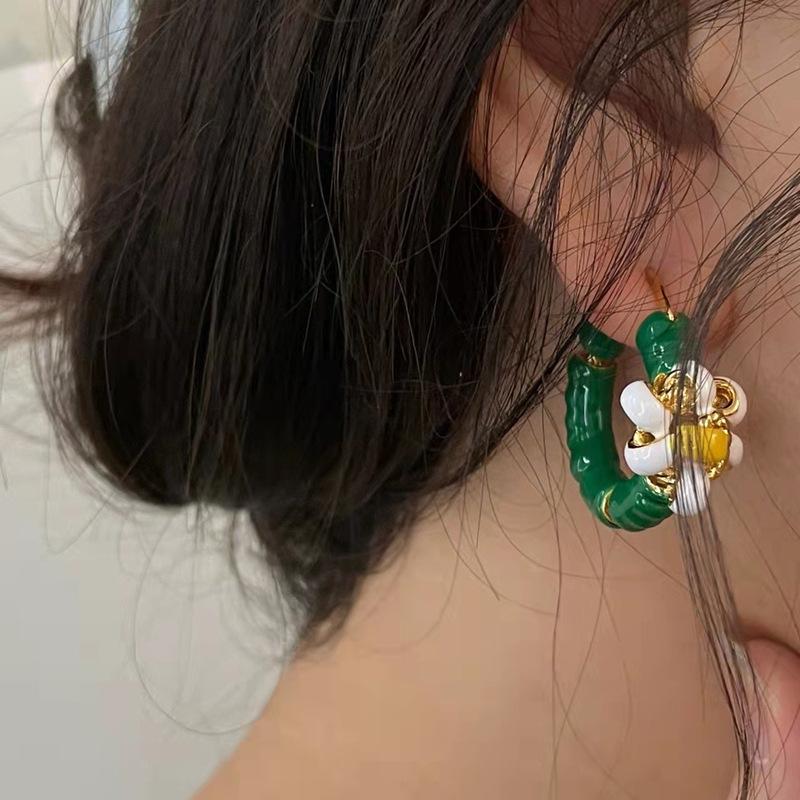 Classic Middle Women Girls Enamel Flower Earrings Ear Clip Vintage Elegant Lady High-end Party Banquet Accessories Jewelry