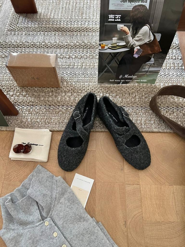 THEMANDAGO mango big fruit Korean version woolen round head cross strap Mary Jane shoes autumn and winter plush flat-soled fluffy shoes