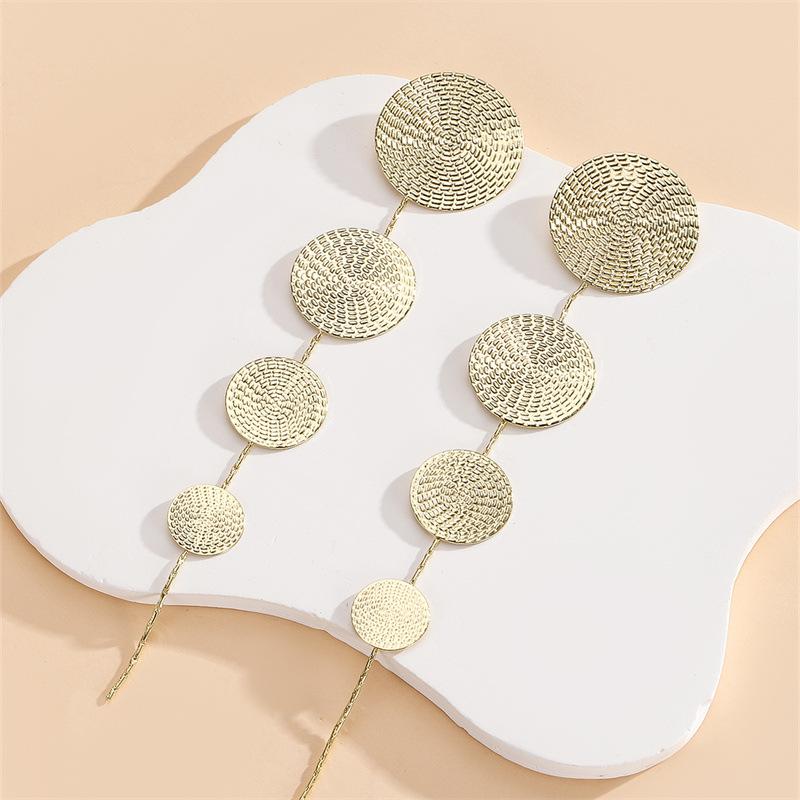 New Metal Long-style Round-patterned Fringed Earrings - A Simple and Versatile Accessory with A Subtle Design That Is Exclusive.