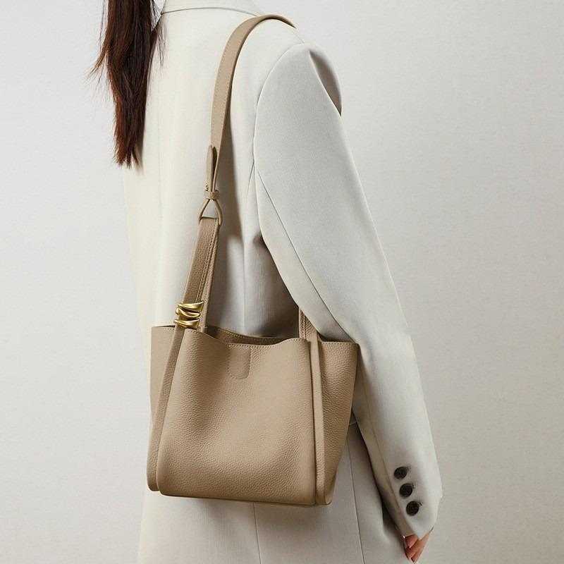 Bag Summer Female Messenger Is Popular Today, New Versatile Bucket Bag Niche Designer Leather Portable Vegetable Basket