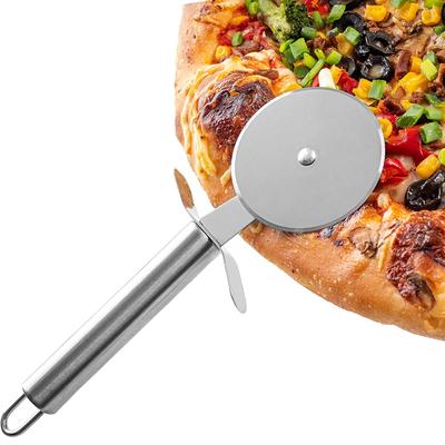 Kráječ na pizzu z nerezové oceli s válečkem a očkem na zavěšení, chráničem prstů a ostrým řezným kolečkem na pizzu