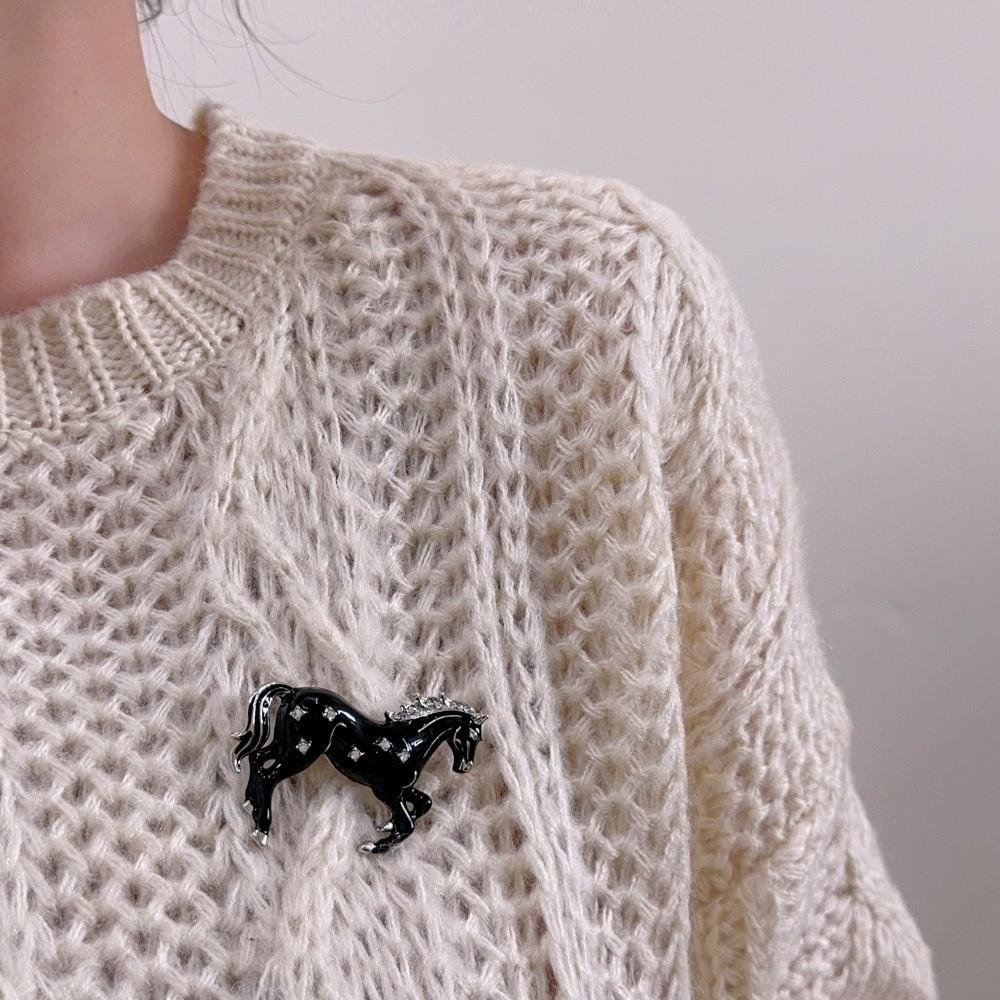 Horse Year Zodiac Horse Head Brooch Fashion Jewelry Metal Pony Badge Pin  New Year Party