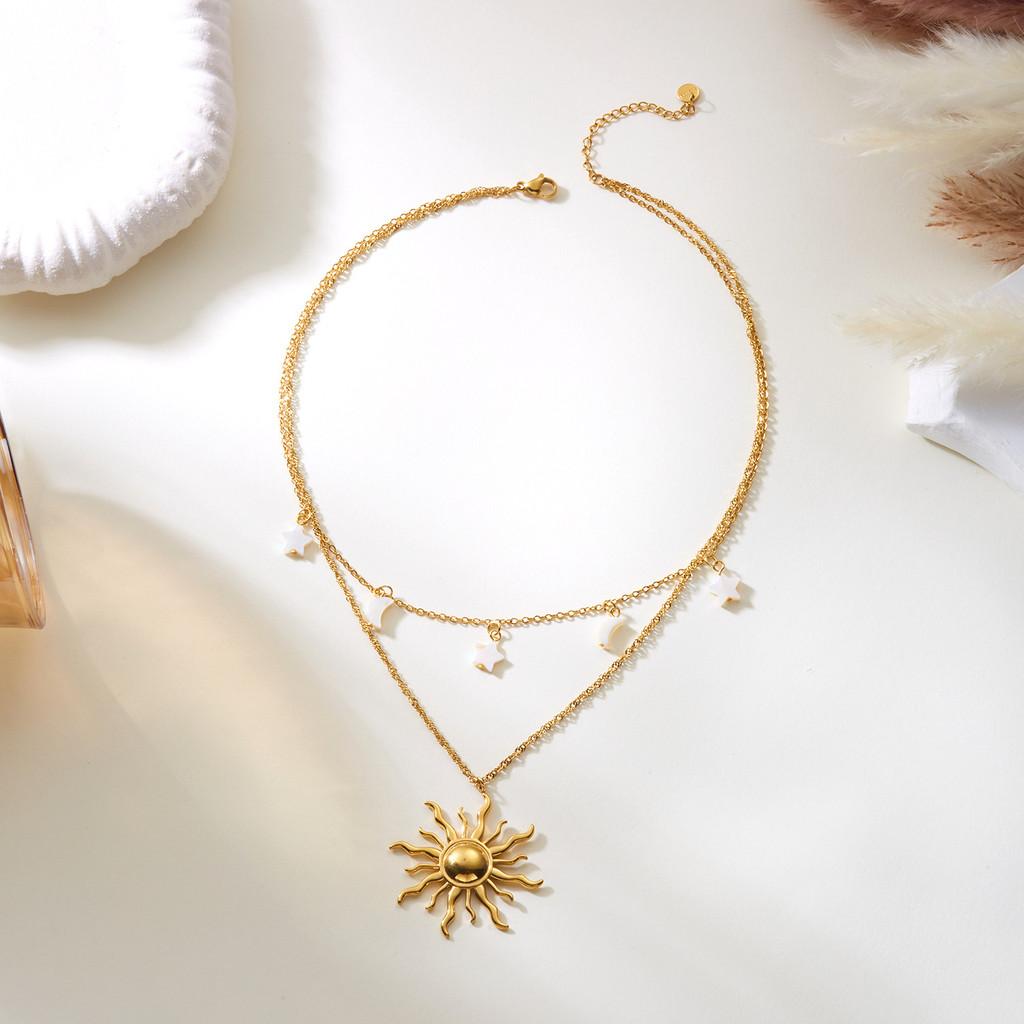 Ensemble de colliers géométriques en acier inoxydable avec cœur en perle et soleil creux pour un style vacances d'été