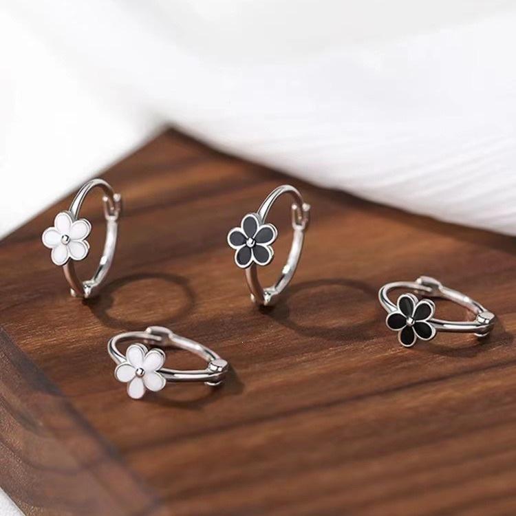 S925 Silver Needle Small Flower Petal Stud Earrings for Women, Fresh & Cute Design, Light Luxury Resin Drop, Elegant and Timeless.