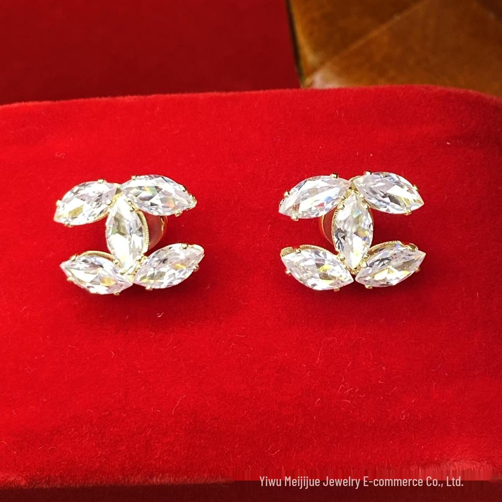 Miki's Geometric Diamond-Studded Cat's Eye Stone Earrings: Stylish, Classic, and Fresh.