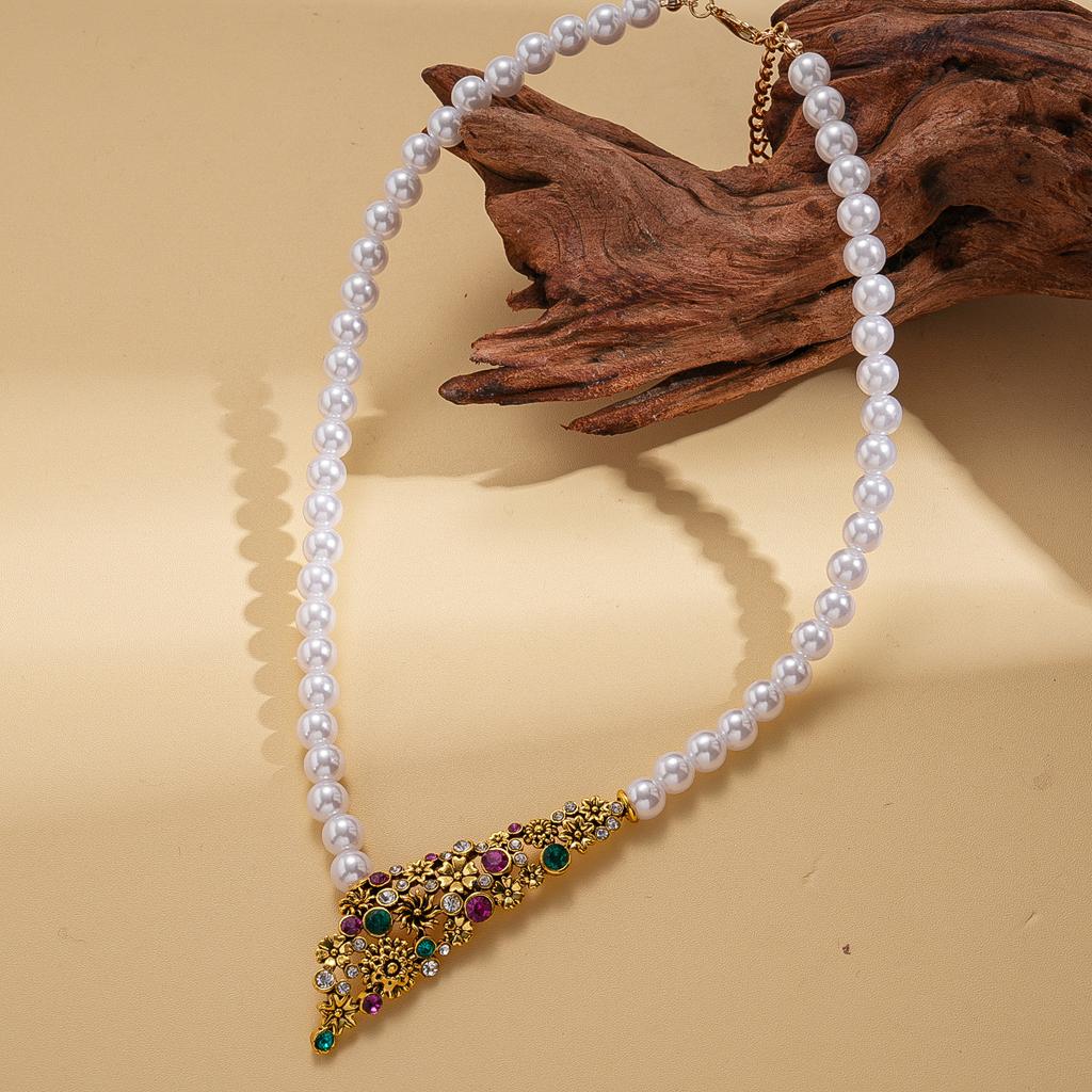 European, American and medieval style imitation pearl beaded diamond flower necklace light luxury niche collarbone chain personalized high-end
