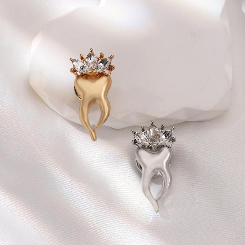 Delicate Teeth Brooch Diamond Inlay Crown Teeth Ornament Metal Badge Cute Pin