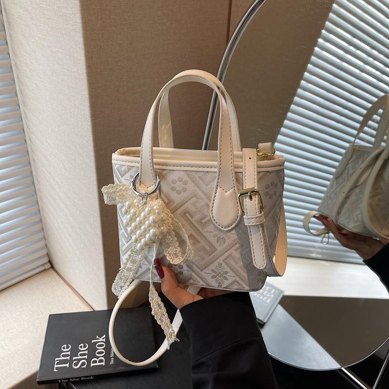 2025 Portable Niche Design Bag Women's Bucket Bag New Sweet Shoulder Messenger Bag