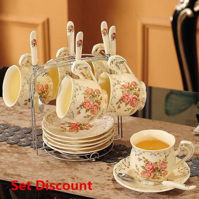 Cour européenne de luxe tasse à café et assiette deux pièces ensemble de tasse en céramique peinte en or tasse d'eau tasse de thé de fleur tasse de lait 1-2 pièces disponibles