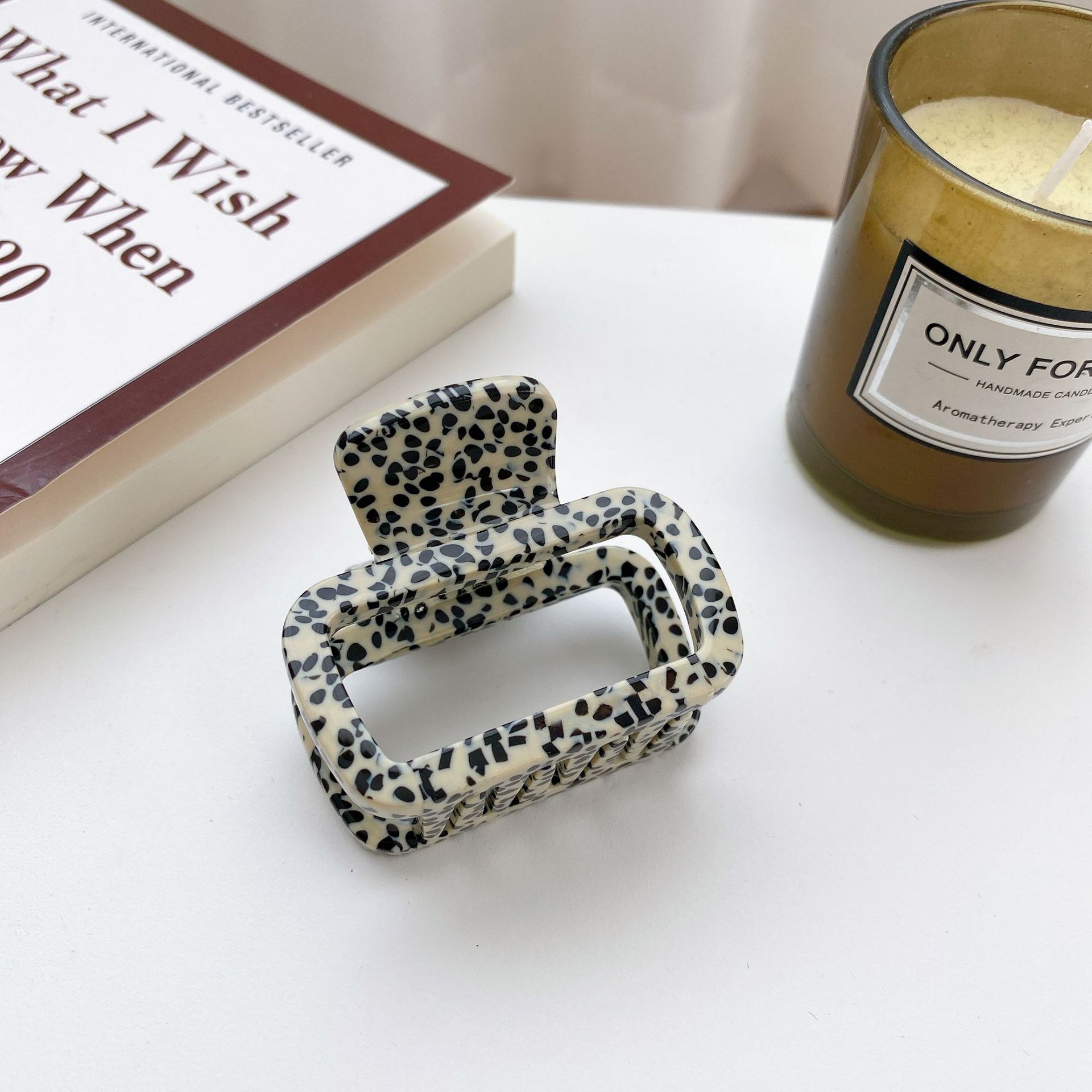 

Стильная, привлекательная и ацетатная заколка-краб для волос для женщин с шикарным видом и Leopard Black Small