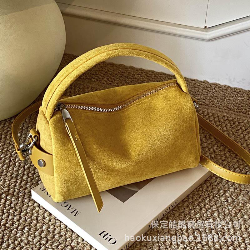 Suede bag women's autumn and winter 2025 new fashion niche design messenger bag matte retro portable pillow bag