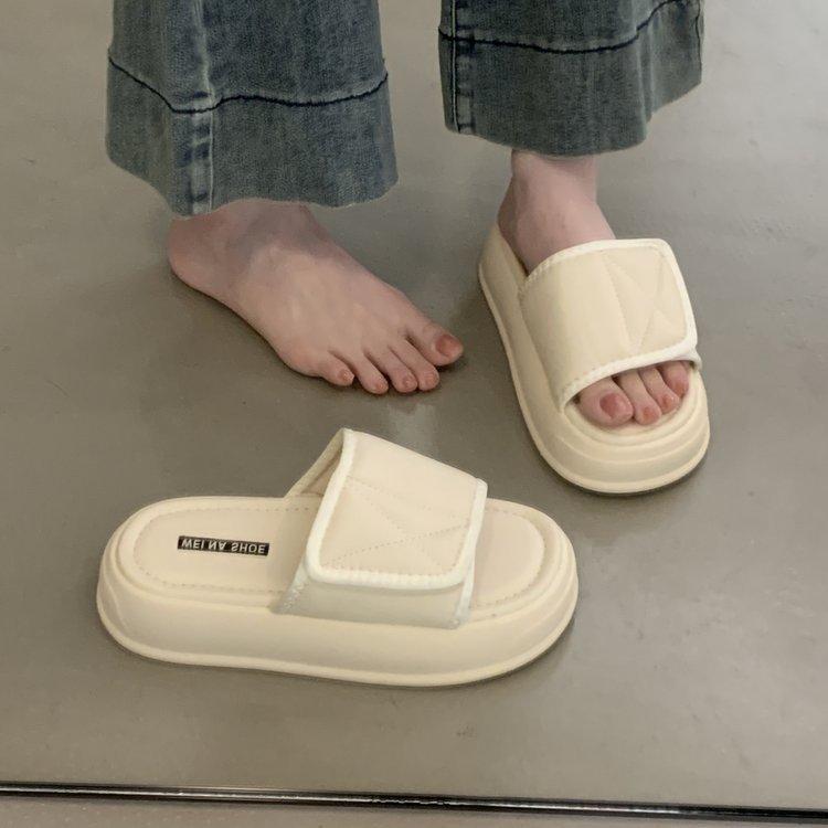 Slippers Women's 2025 Summer New Wear Velcro Muffin Thick Bottom Stepping On Shit Feeling Fashionable Non-slip Beach Shoes