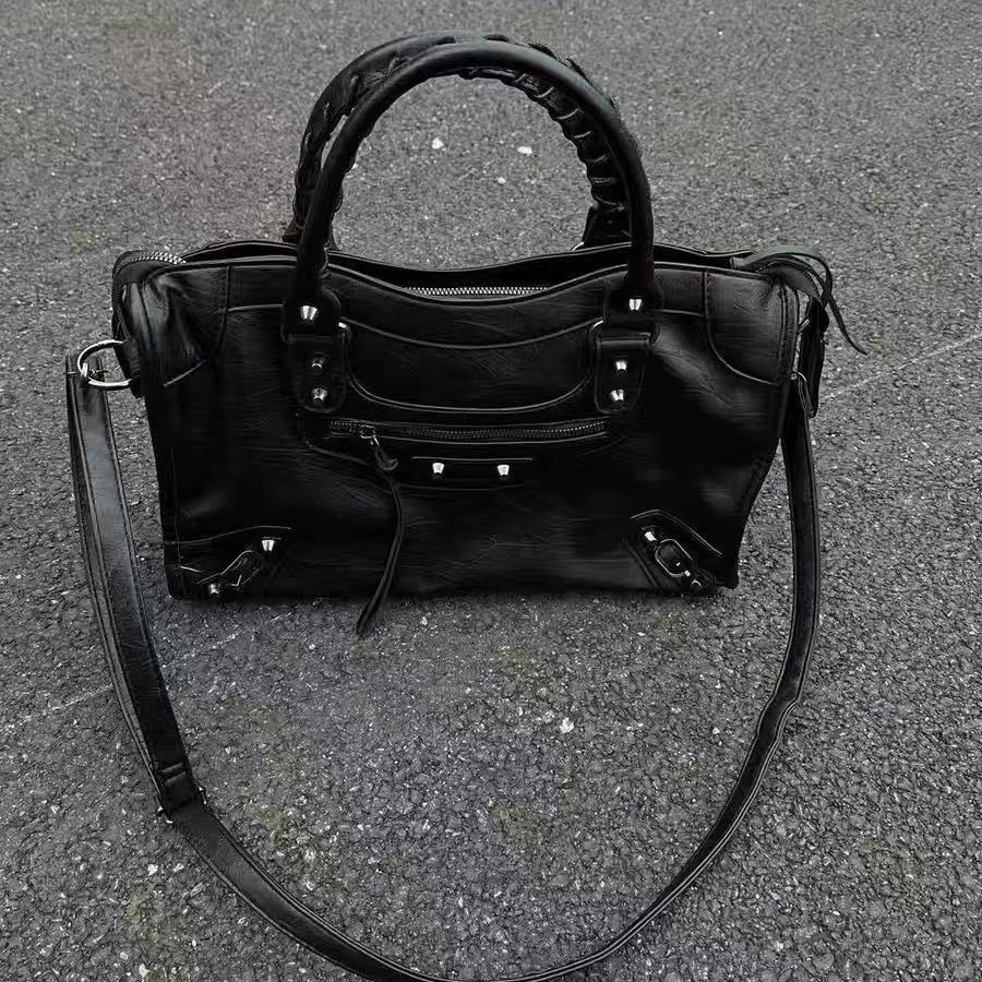 Spice Girl Rivet Locomotive Bag Large Capacity Premium Sense One Shoulder Underarm Crossbody Bag Handheld Tote Large Bag