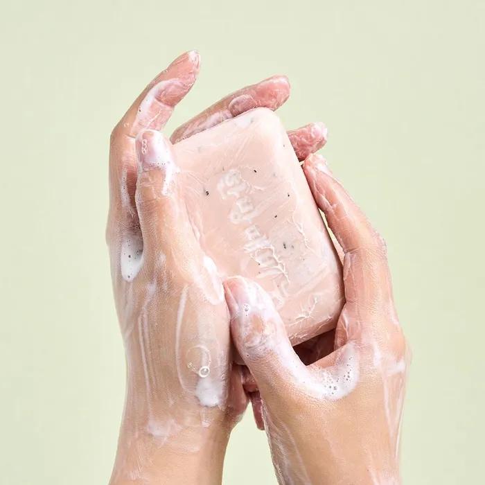 Herbal soap that helps with moisturizing