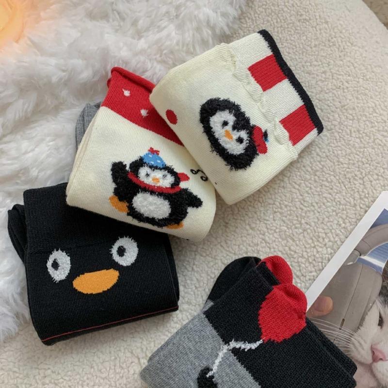 Ladies Autumn Cartoon Cute Penguin Boneless Mid Tube Cotton Socks