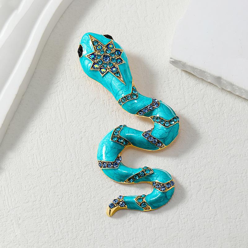Exaggerated Snake Animal Accessories Brooch for Men and Women