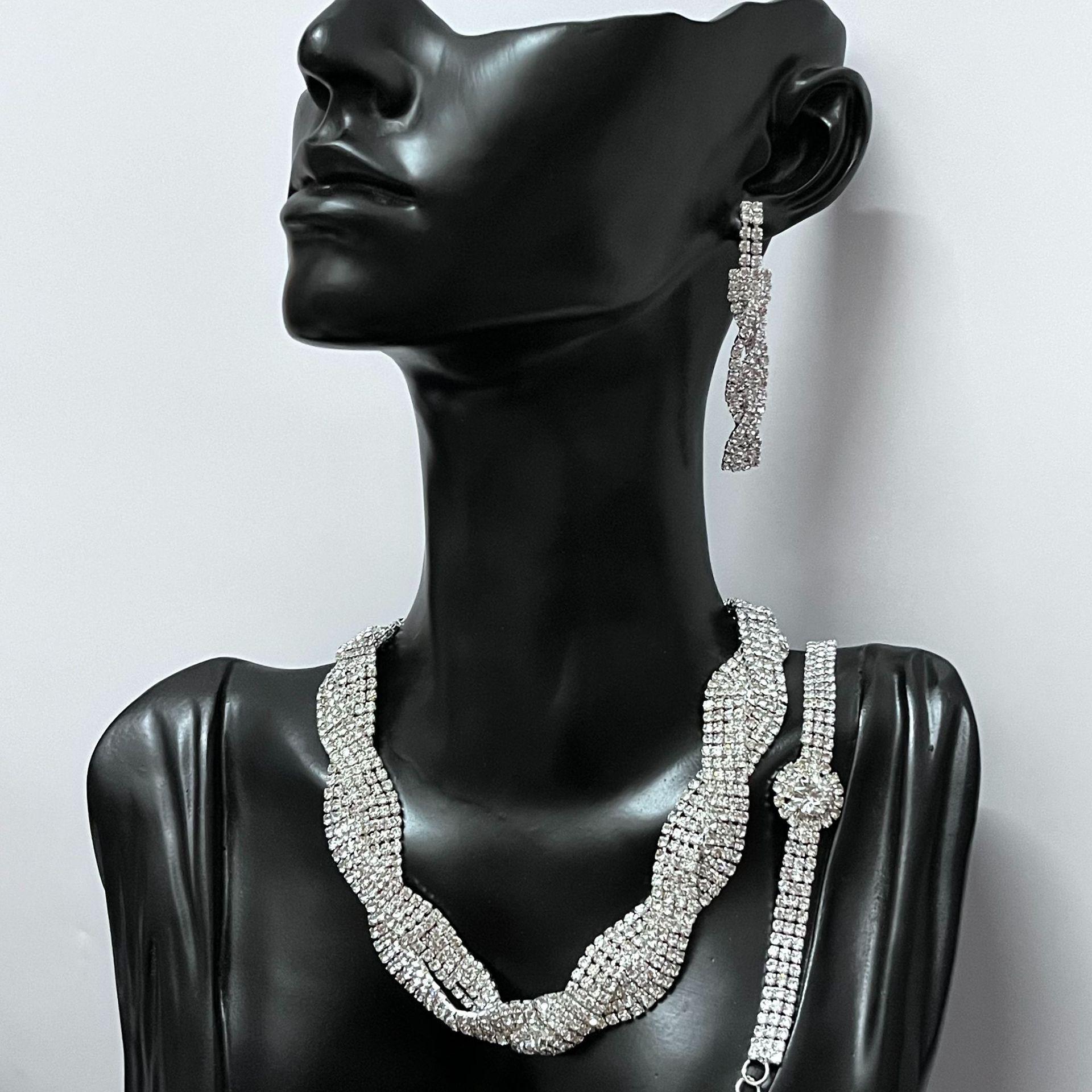 European & American Trendy Diamond Tassel Earrings – Luxury Style & Unique Design