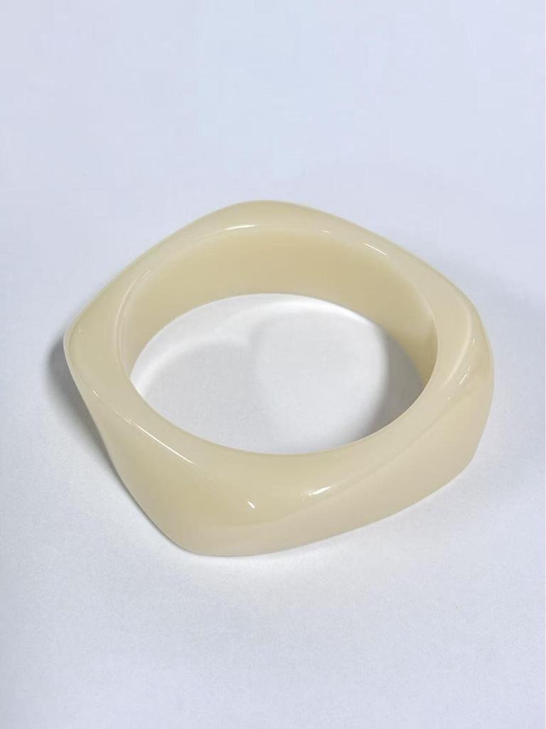 Retro Macaron Color Bangle: Stylish Women's Fashion Bracelet with Unique Niche Design