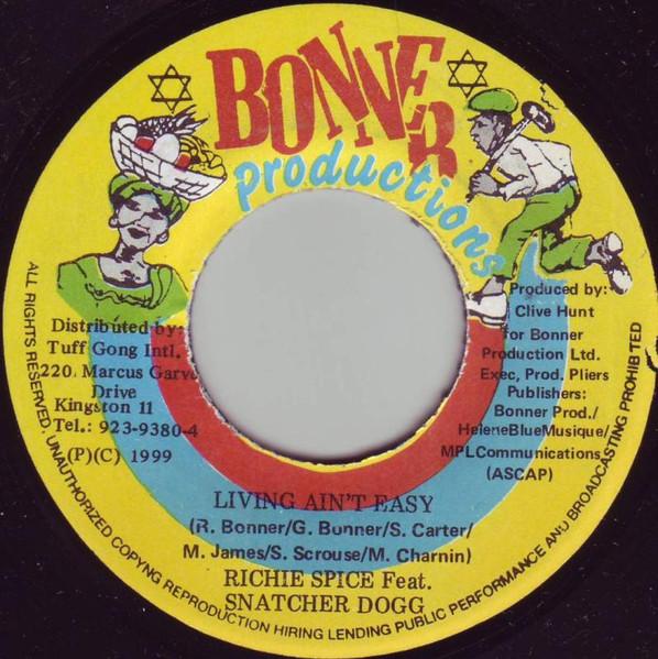 

7-дюймовая пластинка RICHIE SPICE SNATCHA DOG Living Aint Easy NONE Bonner Producti 1999 Ямайка Регги Ска Даб Б/у