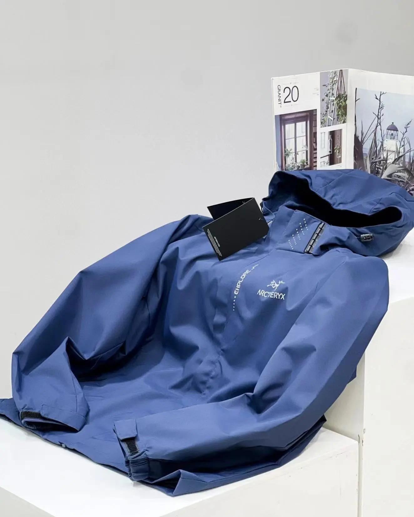 Unisex wasserdichte, winddichte Kapuzenjacke für Bergsteigen, leicht, bedruckt, einlagig. M navy blau