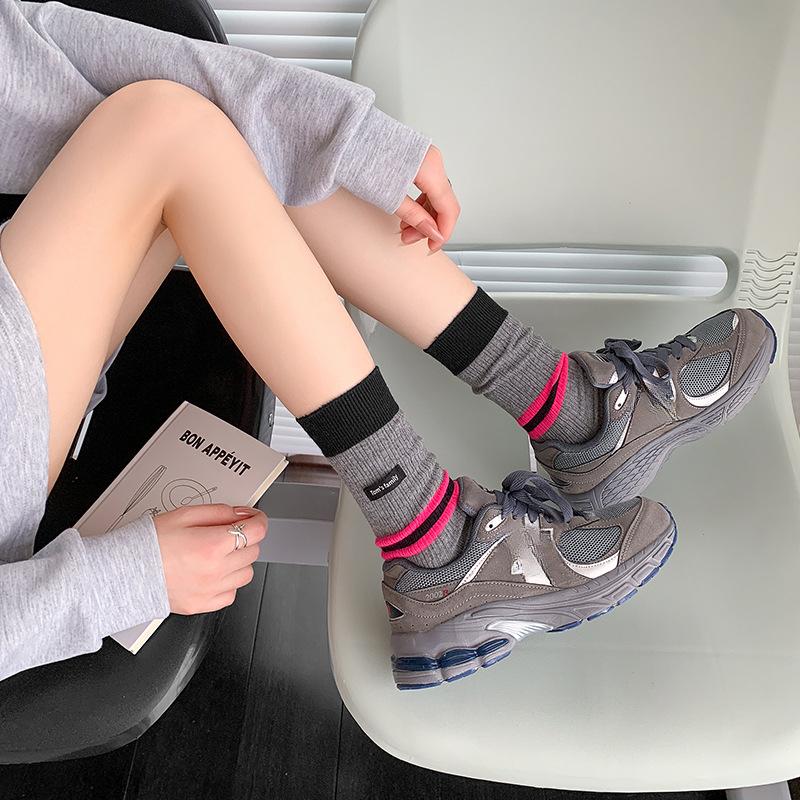 Women's Autumn Mid-calf Socks, Retro Color-blocking Striped Fabric Label Trendy Socks, Boneless Pile Socks