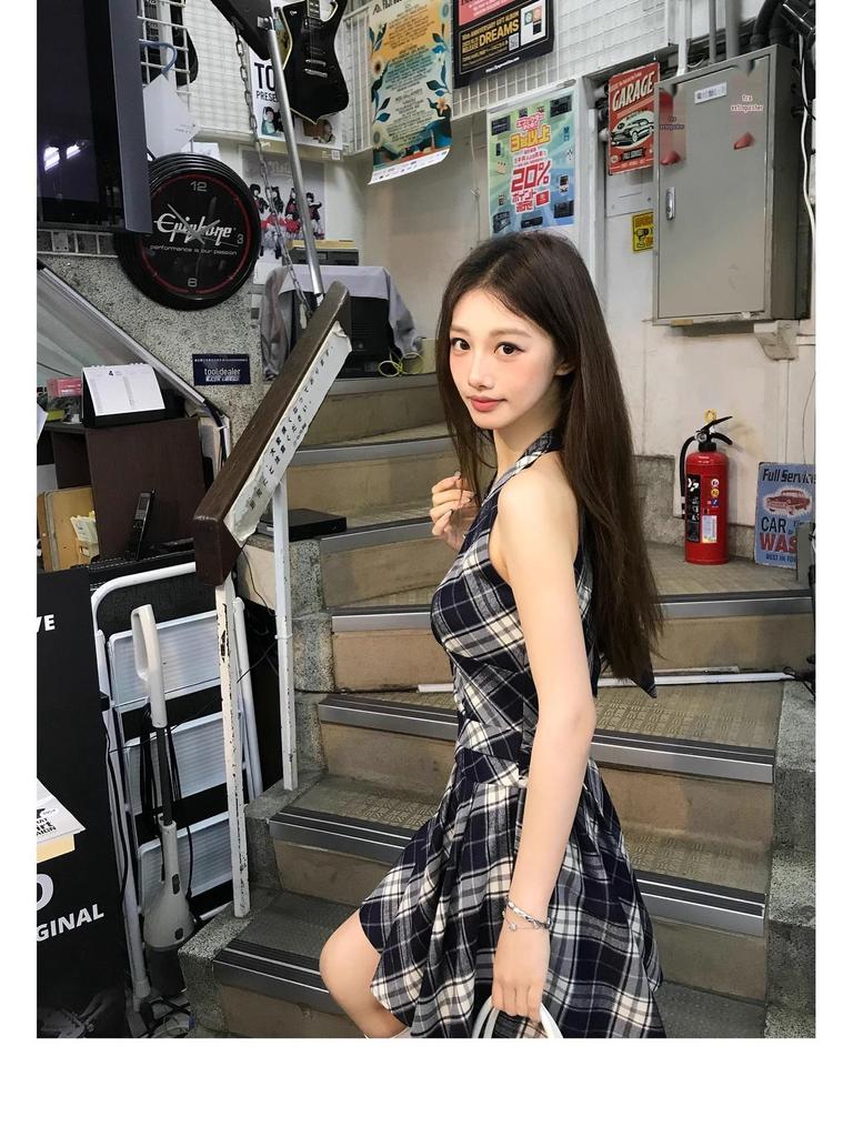 Women's Retro Plaid Halter Dress - Black & White Sleeveless V-Neck Pleated A-Line Mini Skirt