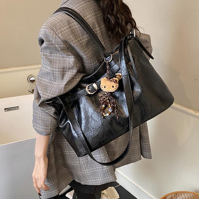 IELGY Ladies Tote Bag Retro Soft Leather Large Capacity Commuter Shoulder Bag No Pendant