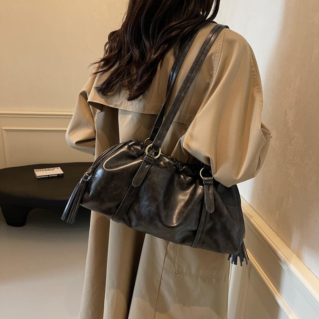 Unterarm-Pendeltasche für Damen, großes Fassungsvermögen, neue Herbst- und Winter-Freizeit-Retro-Plissee-Einzel-Schulterhandtasche