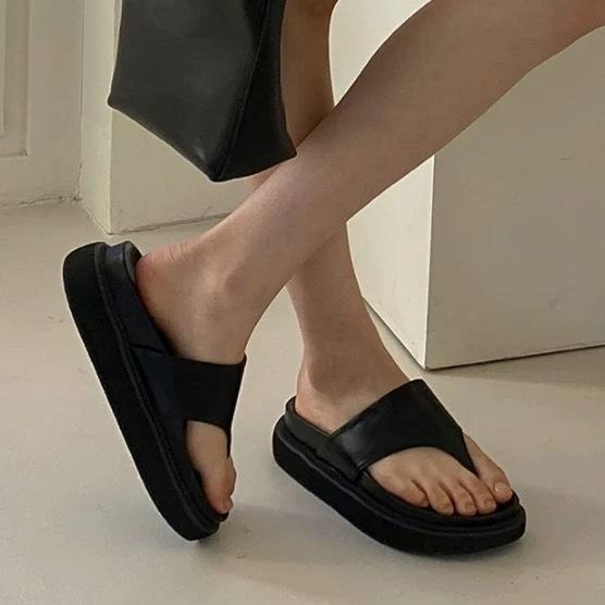 Cowhide version~ Korean version of round head thick bottom pinch foot flip-flops women's outer wear 2025 new summer height-increasing cool slippers