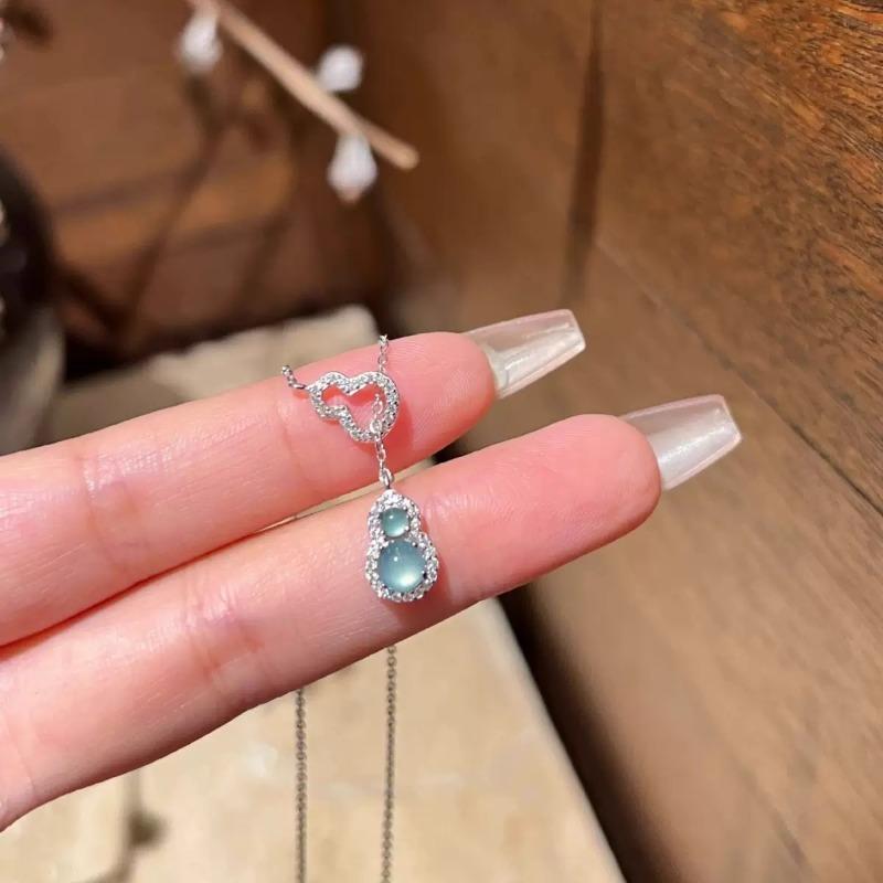 Titanium Steel Non-fading Small Waist Necklace Women's Summer Niche Design Accessories Collarbone Chain Pendant