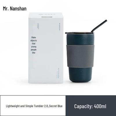 Pan Nanšan. Keramický hrnek s víčkem a brčkem