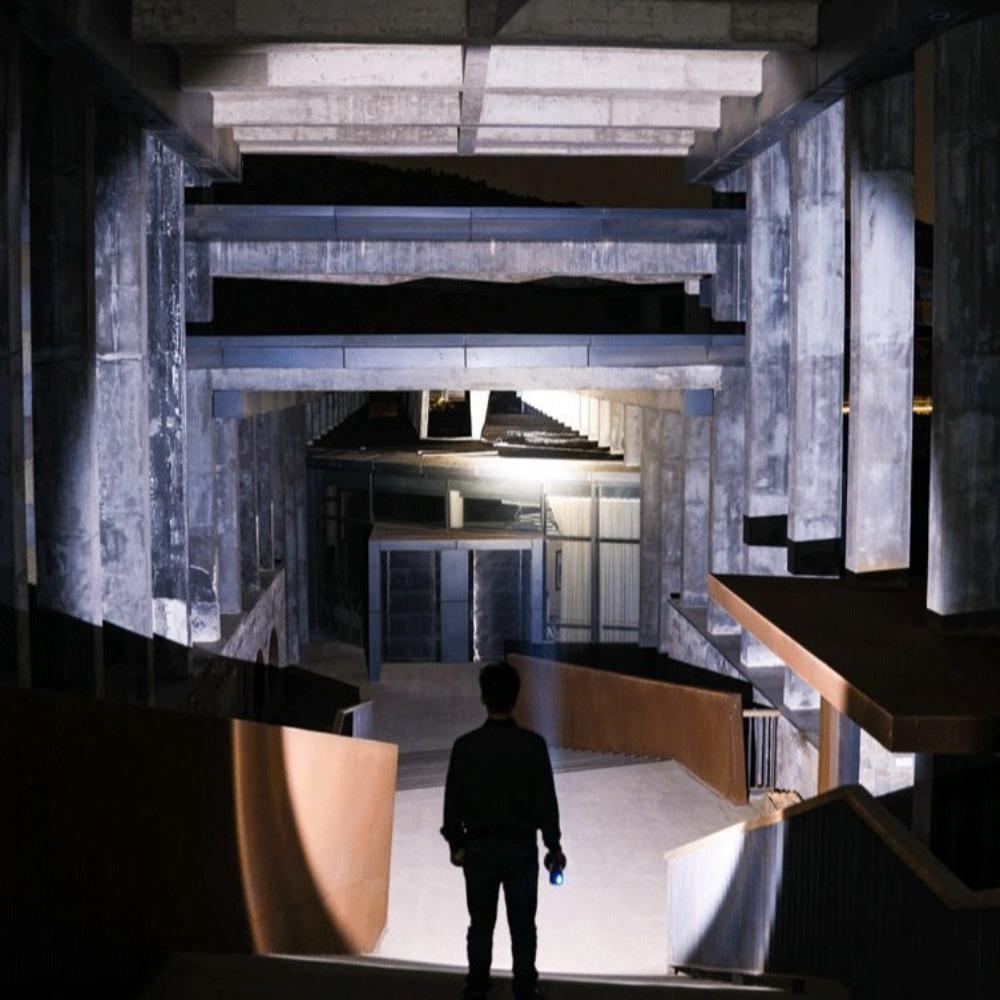 Portable Strong Light Searchlight Powerful Illumination Handheld Spotlight  Adventure Sports