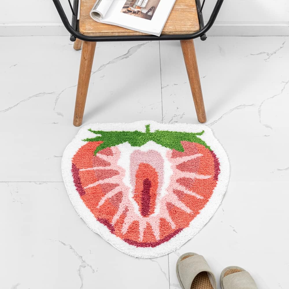 Cream-Coloured Strawberry Bath Mat Insulating, Warm, Non-Slip Bathroom Mat Bedroom Entrance Rug Bedside Carpet Home Decor