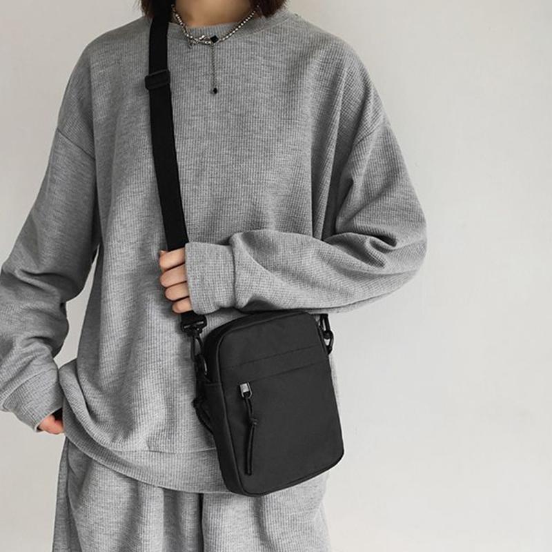 Neutral Style Shoulder Bag for Men and Women, Small Square Bag, Suitable for Travel and Photography, Pure Black Bag.