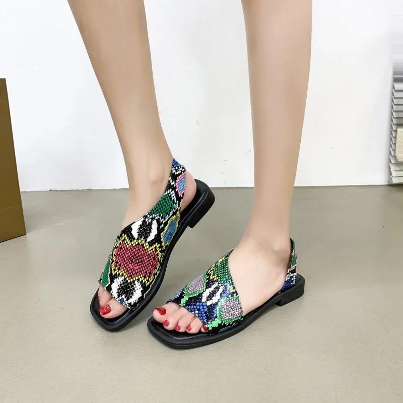 Summer 2025 New Women's Sandals Vintage Open Toe Fashion Beach Flat Shoes Large Square Head Leopard Pattern Designer Slippers