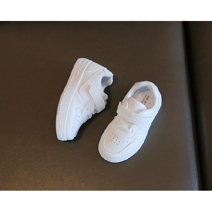 Children's white sneakers for boys and girls, spring soft-soled shoes, new student sports shoes, white girls' shoes