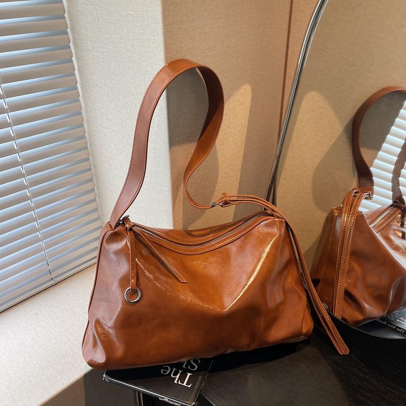 

Осень и зима ретро премиум сумка подмышку женская сумка 2025 новая простая сумка-подушка большая вместимость плечевая сумка-мессенджер коричневый