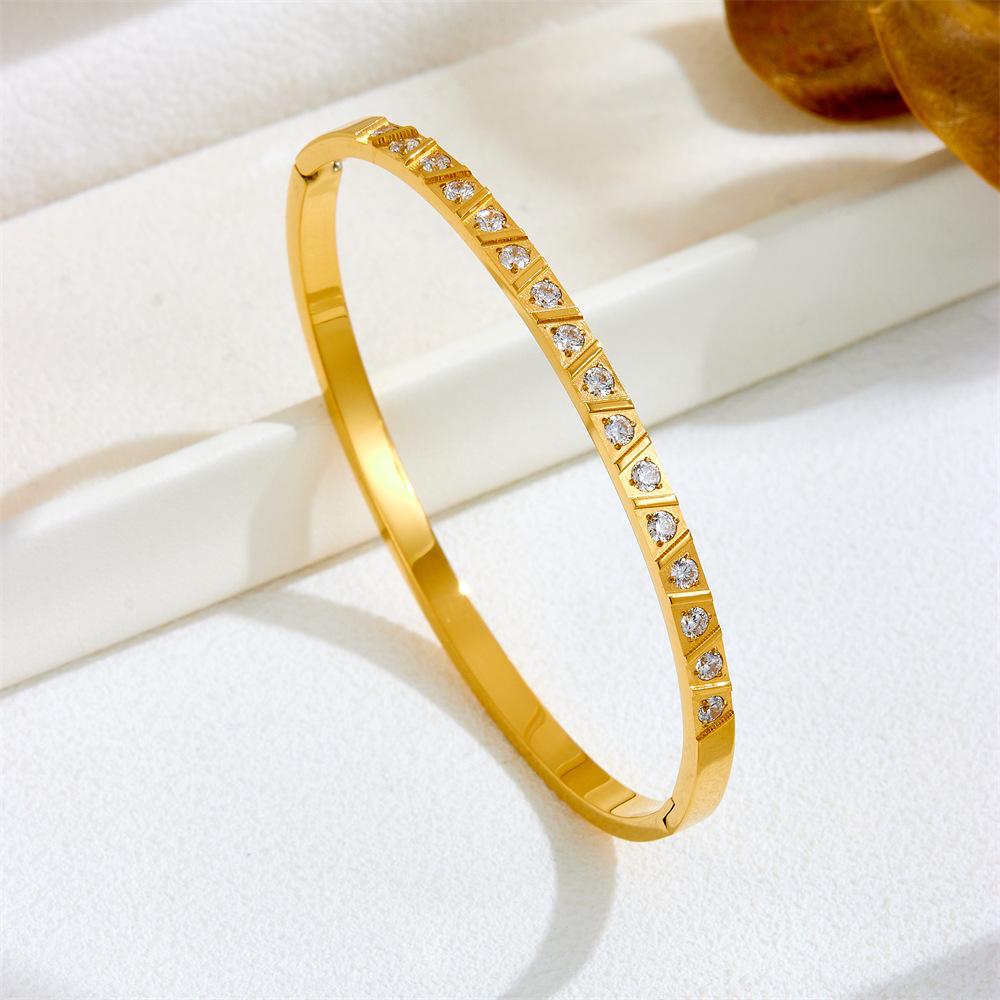 2026 Triangular Diamond-set High-end Bracelet, Niche Design Light Luxury Ins Style Fashion Buckle Bracelet