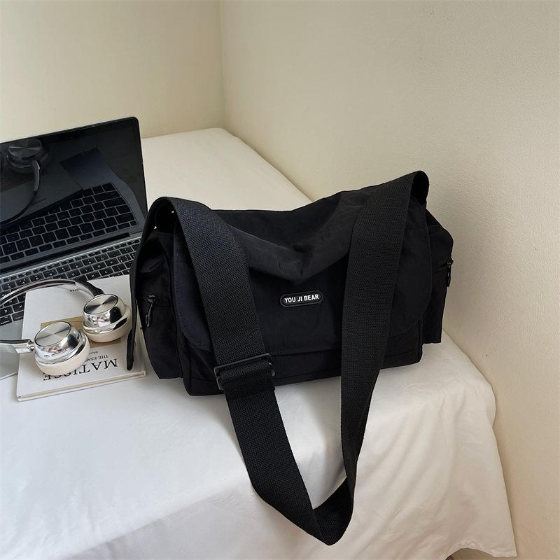 

A Simple and Fashionable Small Square Bag with A Unique Design, A Single-shoulder Crossbody Bag for Women